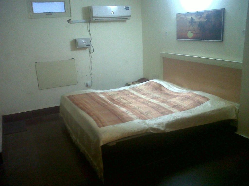 Hotel Raj Deluxe Prayagraj Exterior photo